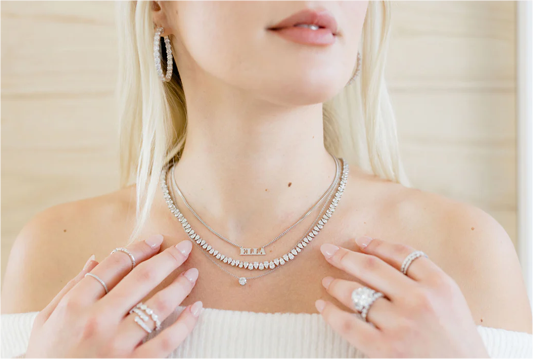 Minimalist Jewelry: The Power of Subtle Style